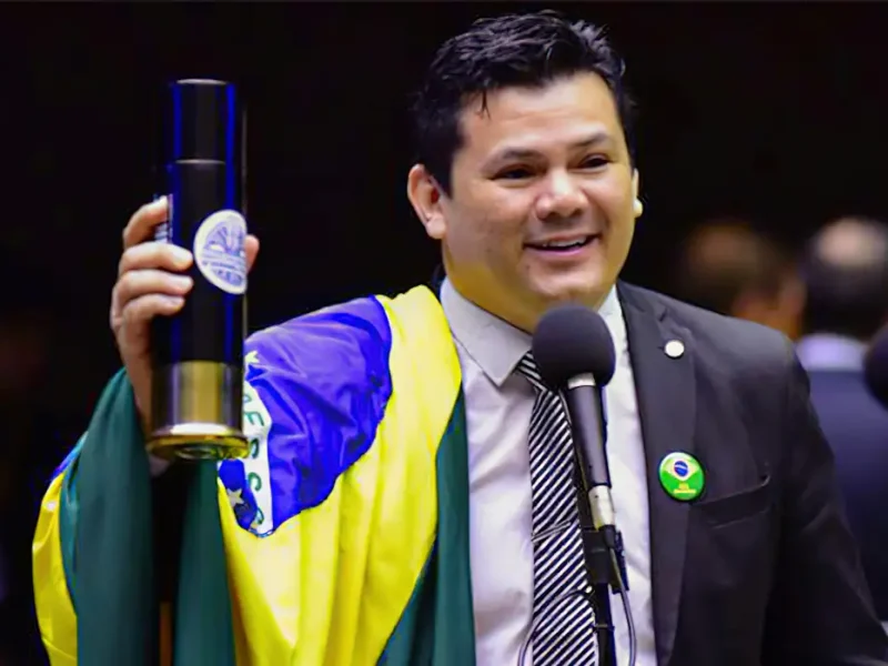 Gilvan da Federal tem mandato suspenso