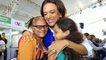 Gracinha Caiado abre Goiás Social em Abadia de Goiás com entrega de benefícios