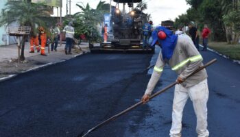 Vilela inspeciona execução de obras e serviços na região do Santa Luzia