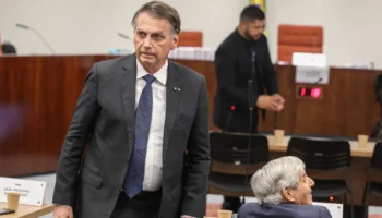 Bolsonaro nega plano de golpe, pede desculpa ao STF e critica urnas