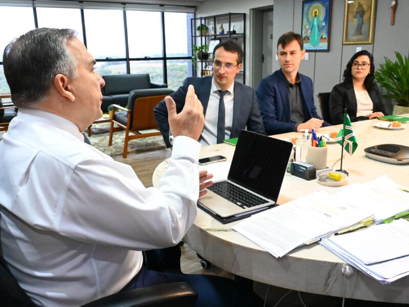 Prefeito Sandro Mabel e Defensoria Pública discutem ações para população em situação de rua