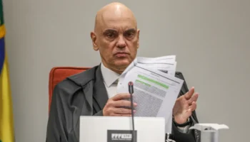 Moraes diz que defesa de Bolsonaro poderá acompanhar acareação de Cid