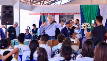 Caiado entrega nova sede de escola em São Domingos e reforça fim das unidades de placa no estado