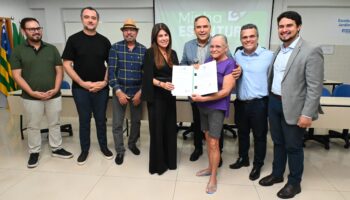 500 famílias recebem escrituras em Goiânia