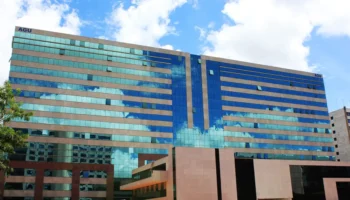 Justiça bloqueia R$ 119 milhões de investigados por fraude contra INSS