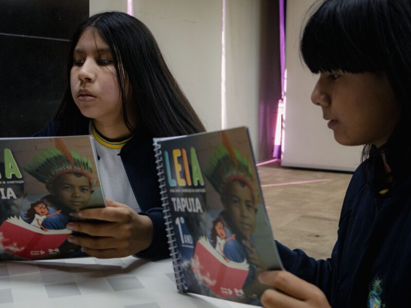 Governo de Goiás lança livro em línguas indígenas e fortalece a inclusão didática nas escolas das aldeias