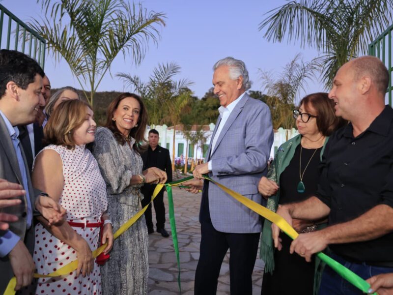 Na cidade de Goiás, Caiado entrega restauração do Palácio da Instrução