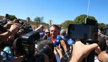 Bolsonaro nega ter descumprido proibição de uso de redes sociais