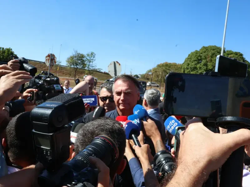 Bolsonaro nega ter descumprido proibição de uso de redes sociais
