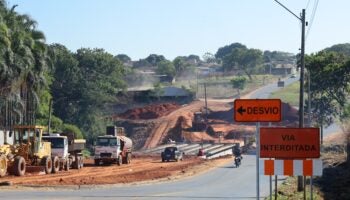 Obras em ritmo acelerado na Avenida Casemiro de Abreu
