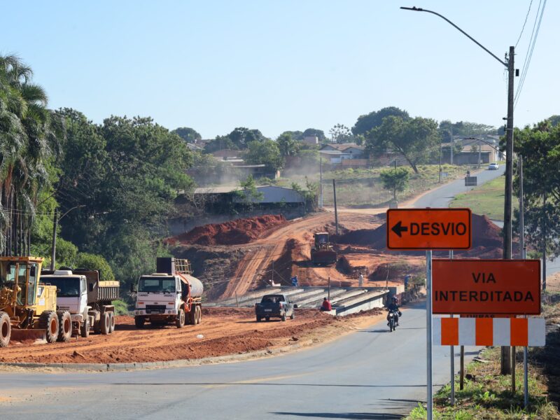 Obras em ritmo acelerado na Avenida Casemiro de Abreu