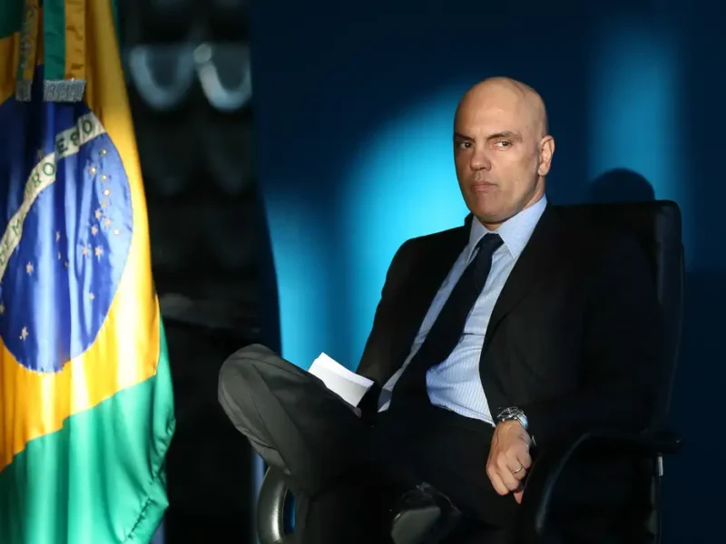 Bolsonaro fez flagrante confissão de obstrução de Justiça, diz Moraes