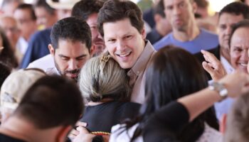 Daniel Vilela entrega 69 casas a custo zero e reforça compromisso com política habitacional de Goiás