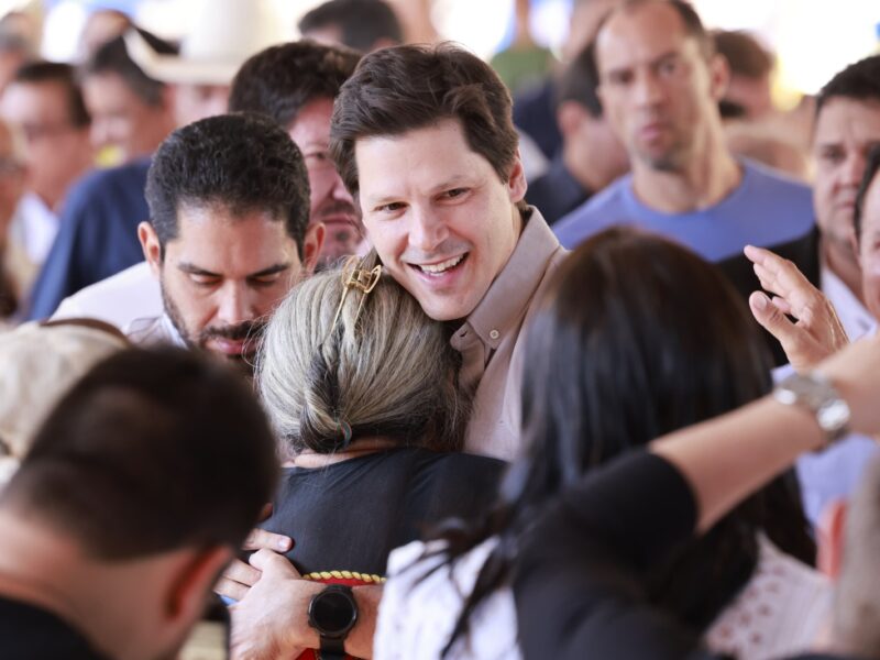 Daniel Vilela entrega 69 casas a custo zero e reforça compromisso com política habitacional de Goiás