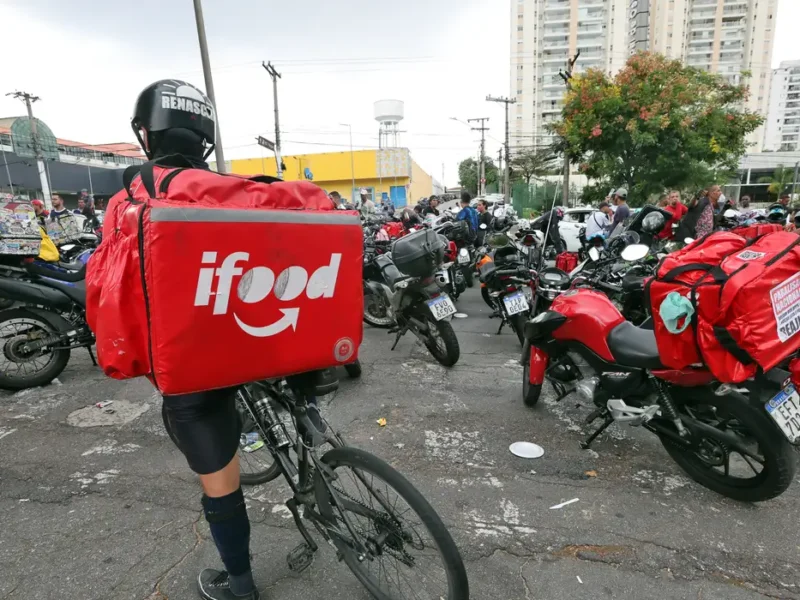 Lei do Rio de Janeiro obriga aplicativos a dar mochilas a entregadores