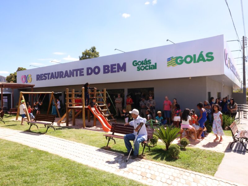 Gracinha Caiado entrega nova unidade do Restaurante do Bem
