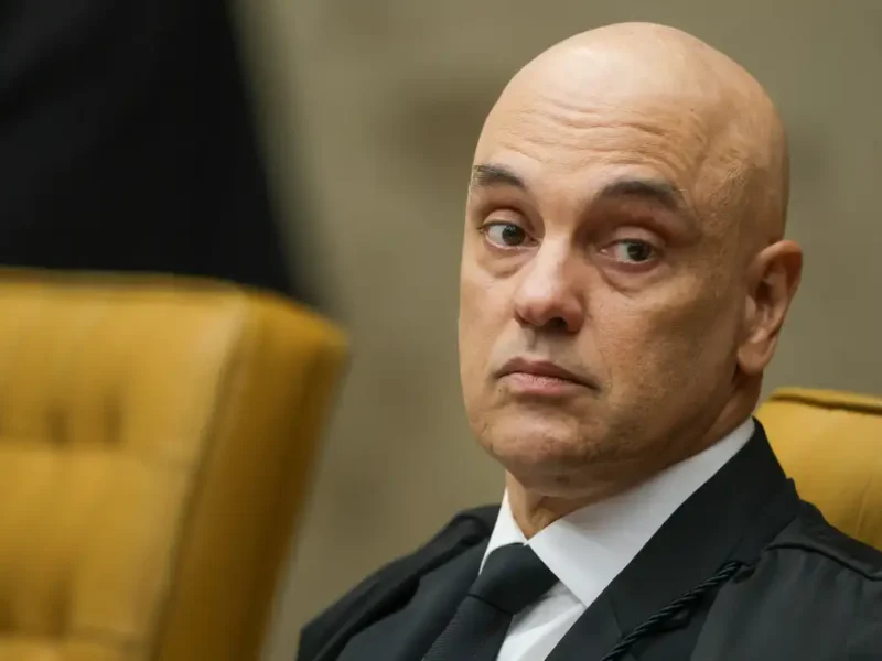 Trama golpista: Moraes pede data para julgamento de Bolsonaro e mais 7