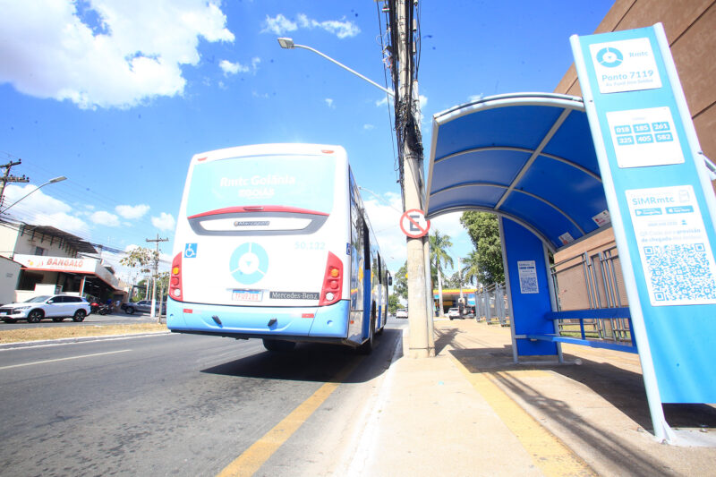 Empresas de transporte coletivo são multadas por falta de abrigo em pontos de onibus