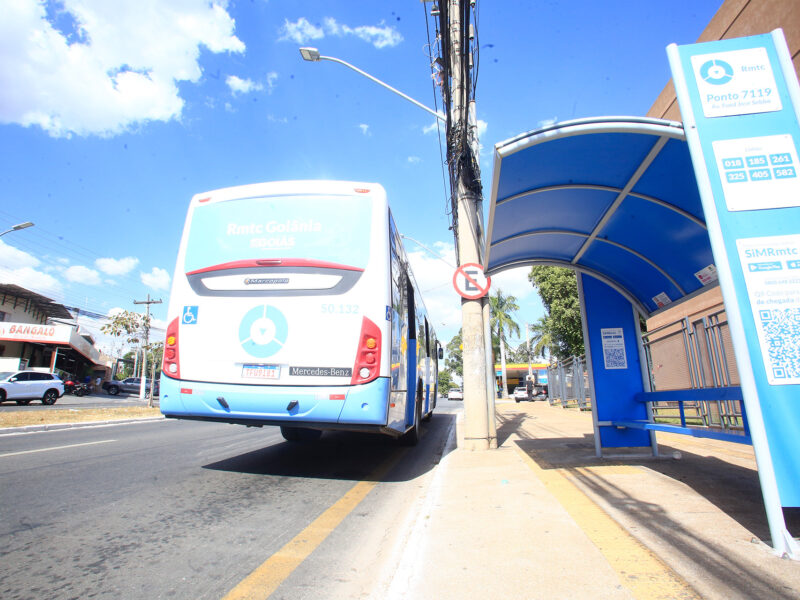 Empresas de transporte coletivo são multadas por falta de abrigo em pontos de onibus