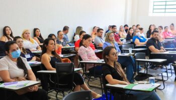 Treinamento reuniu 110 participantes na UniGoyazes; iniciativa integra a implantação do programa em Trindade