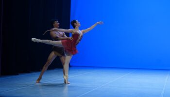 Basileu França é tetracampeão no maior festival de dança do mundo