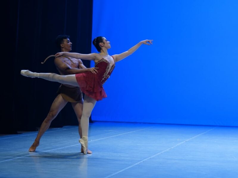 Basileu França é tetracampeão no maior festival de dança do mundo