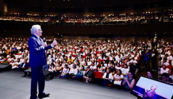 Caiado e Gracinha celebram inclusão de cinco mil estudantes no ProBem