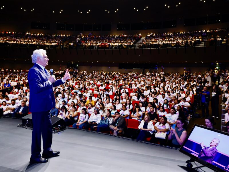 Caiado e Gracinha celebram inclusão de cinco mil estudantes no ProBem