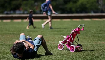 Pediatras pedem aprovação de lei com licença-paternidade de 1 mês