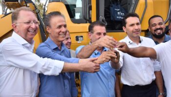 Prefeitura de Aparecida de Goiânia recebe maquinários de emenda impositiva
