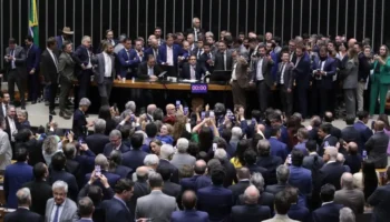 Após obstrução de Plenário, Hugo Motta abre sessão e pede respeito