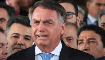 Bolsonaro nega tentativa de fuga e pede revogação da prisão domiciliar