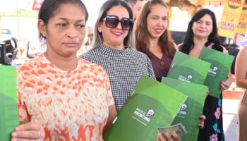 Famílias do Residencial Albino Boaventura recebem escrituras