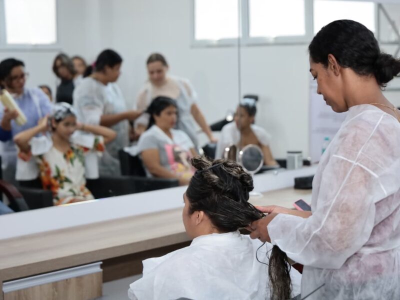 Aparecida inicia aulas de cursos profissionalizantes voltados às mulheres