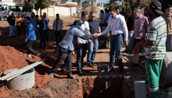 Obras de drenagem e reconstrução de asfalto na Vila Brasília e Parque Real avançam