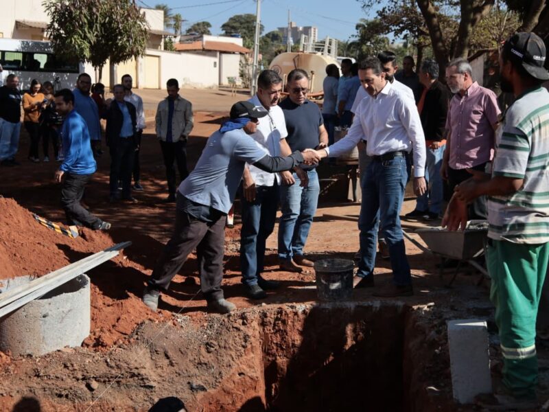 Obras de drenagem e reconstrução de asfalto na Vila Brasília e Parque Real avançam