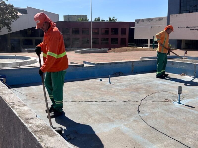 Comurg implanta novo paisagismo no Paço Municipal e faz manutenção em jardins de 36 praças de Goiânia