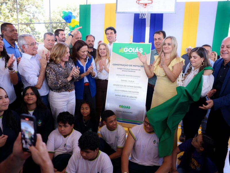 Em Itumbiara, Gracinha Caiado inaugura Colégio Estadual Damores do Amaral Medeiros