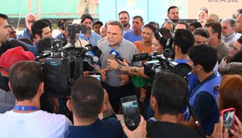 Sandro Mabel assina ordem de serviço para início das obras de recapeamento de ruas da Região Noroeste de Goiânia