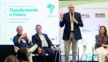 Caiado destaca avanço da alfabetização em Goiás durante seminário em Fortaleza
