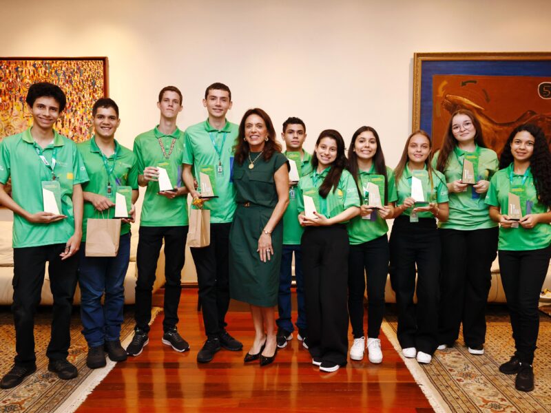 Gracinha Caiado premia 30 finalistas do Desafio Aprendizes da Matemática