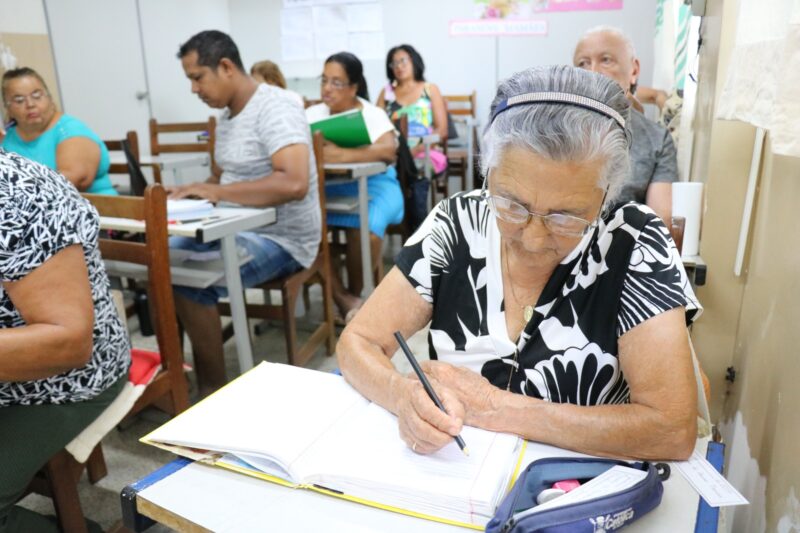 Prefeitura de Goiânia aplica Exame Bimestral do Ensino Fundamental para alunos do EJA