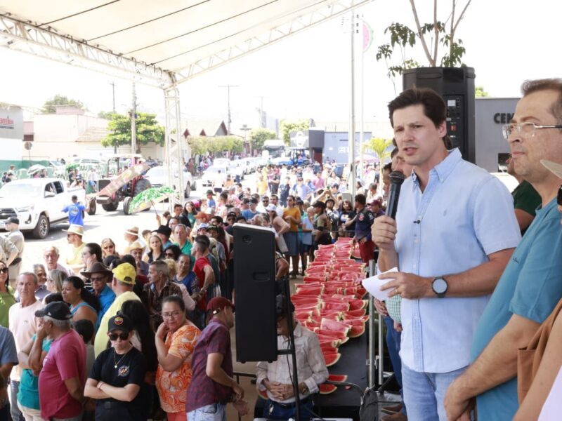 Daniel Vilela celebra tradição e produção agrícola na Festa da Melancia em Uruana