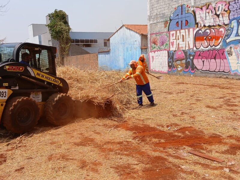 Comurg inicia operação de limpeza em quase 3 mil lotes baldios em Goiânia