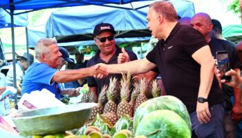 Mabel entrega banheiros climatizados nas feiras do Parque Atheneu e Vila Pedroso