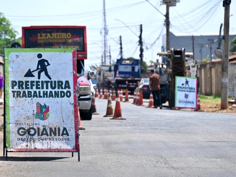 Prefeito Sandro Mabel assina ordem de serviço para revitalização de asfalto em bairros da Região Oeste