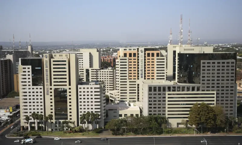 Hoteis mudam regras de check-in e check-out de hospedagens