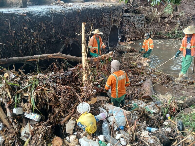 Prefeitura de Goiânia retira cerca de 110 toneladas de lixo da Marginal Botafogo após enchente