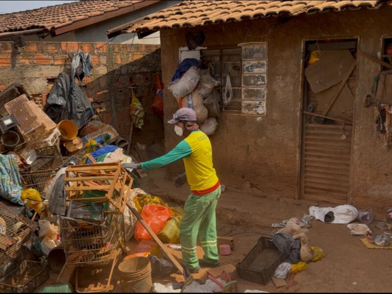 Prefeitura de Goiânia retira 72 toneladas de lixo de casa no Residencial Goiânia Viva