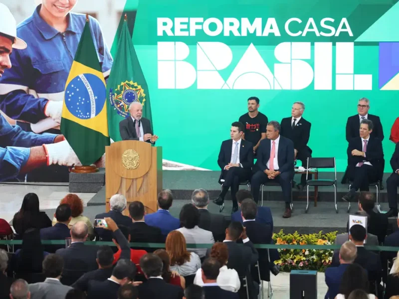 Lula lança programa de reforma de casas e defende ação para invisíveis